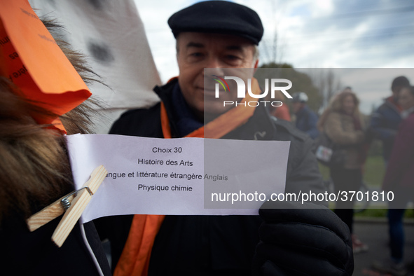 A teacher sows one of the new choices due to the Blanquer' reforms. Several schoolteachers unions and two students unions (UNL, FIDL) called...