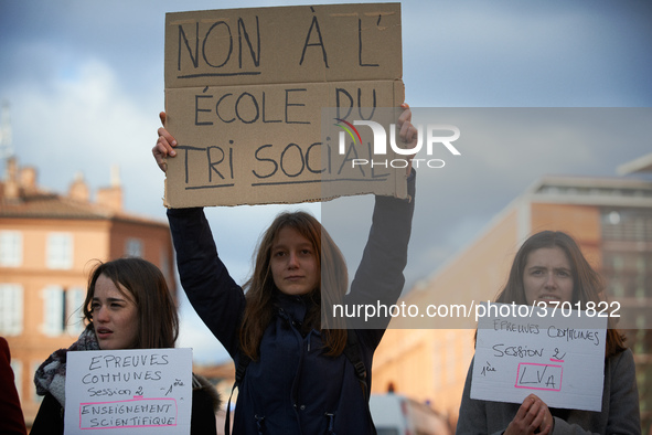 A student holds a placard reading 'No to a school of social selecting'. Several schoolteachers unions and two students unions (UNL, FIDL) ca...