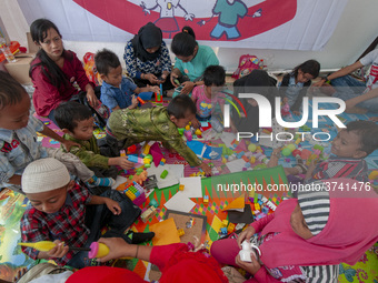 Students play in the Back to School Campaign held by the Sayangi Tunas Cilik Foundation (STC) at Vatulemo Field, Palu, Central Sulawesi, Ind...