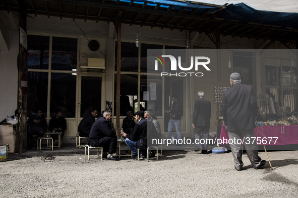 2014 - Hasankeyf - Men drinking cay 