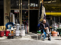 2014 - Turkey - Ilisu dam - Hasankeyf - Storekeeper seeking for tourists (