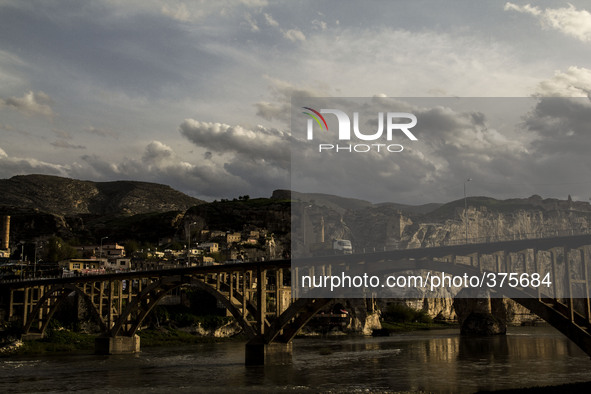 2014 - Turkey - Ilisu dam - Hasankeyf - The new Tigri Bridge 