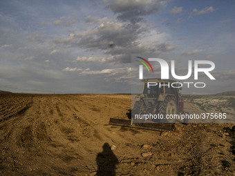 2014 - Turkey - Ilisu dam - Hasankeyf - Farmer at work (