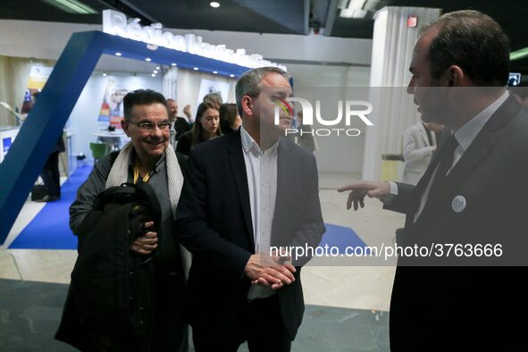 The President of the Hauts-de-France region, Xavier Bertrand (C) visits the Salon des Entrepreneurs (Entrepreneurship fair) in Paris on Febr...