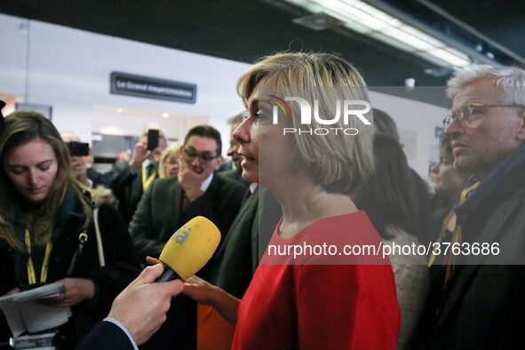 President of the Ile-de France regional council Valerie Pecresse (C, in red) visits the Salon des Entrepreneurs (Entrepreneurship fair) in P...