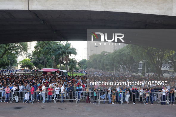 A giant line formed in the Anhangabaú Valley, in the center of the city of São Paulo, where job search is being promoted by the Secretariat...