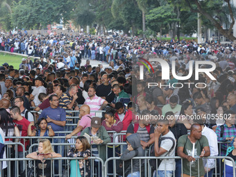 A giant line formed in the Anhangabaú Valley, in the center of the city of São Paulo, where job search is being promoted by the Secretariat...