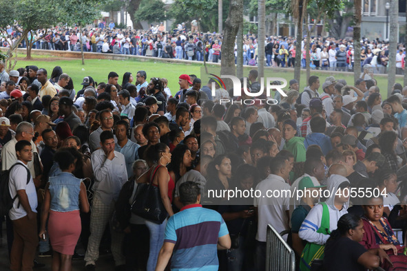 A giant line formed in the Anhangabaú Valley, in the center of the city of São Paulo, where job search is being promoted by the Secretariat...