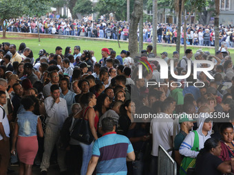 A giant line formed in the Anhangabaú Valley, in the center of the city of São Paulo, where job search is being promoted by the Secretariat...