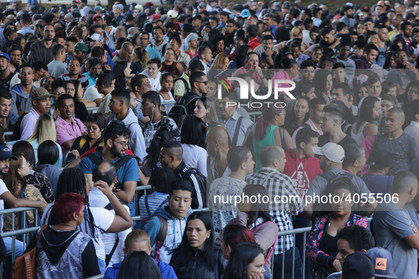 A giant line formed in the Anhangabaú Valley, in the center of the city of São Paulo, where job search is being promoted by the Secretariat...