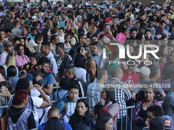 A giant line formed in the Anhangabaú Valley, in the center of the city of São Paulo, where job search is being promoted by the Secretariat...