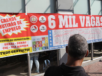 A giant line formed in the Anhangabaú Valley, in the center of the city of São Paulo, where job search is being promoted by the Secretariat...