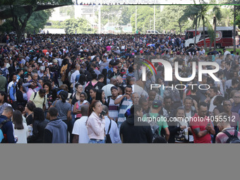 A giant line formed in the Anhangabaú Valley, in the center of the city of São Paulo, where job search is being promoted by the Secretariat...