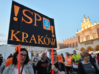 A small group of teachers, activists and members of the opposition gathered in Krakow's Main Square this evening during a protest.
Earlier t...