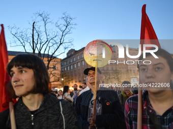 A small group of teachers, activists and members of the opposition gathered in Krakow's Main Square this evening during a protest.
Earlier t...