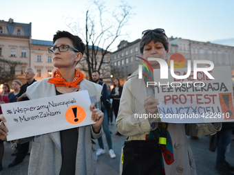 A small group of teachers, activists and members of the opposition gathered in Krakow's Main Square this evening during a protest.
Earlier t...