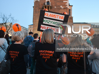 A small group of teachers, activists and members of the opposition gathered in Krakow's Main Square this evening during a protest.
Earlier t...