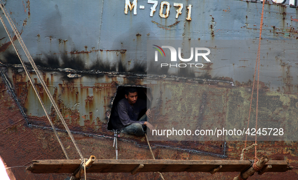  Bangladeshi worker works in a dockyard on the bank of River Buriganga, Dhaka, Bangladesh on 30 April 2019.. 