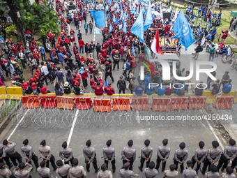 Jakarta, 01 May 2019 : Police guard with wire to stop labors approach Indonesian Palace. Thousands of Labor filled Merdeka Barat Street Jaka...