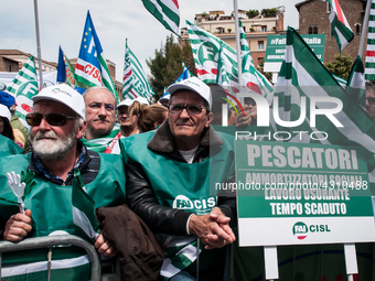 Fai Cisl, Flai Cgil and Uila Uil protest against the failure to apply the law on illegal hiring and the renewal of contracts expired for ten...