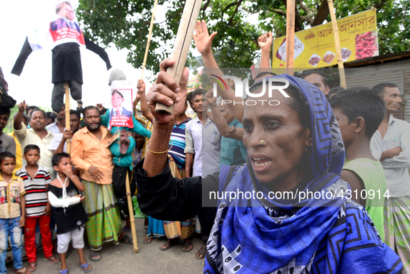 Bangladeshi Jute mill workers stage a road block demonstration to demanding arrears and fair wages at Demra in Dhaka, Bangladesh, on May 11,...