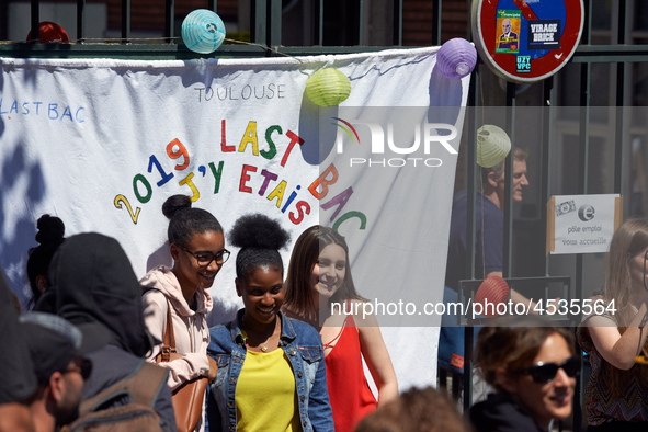 Students pose in front of a sheet reading '2019 Last Baccalaureate, I was there !'. Some high school teachers were on strike against the bil...