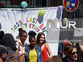 Students pose in front of a sheet reading '2019 Last Baccalaureate, I was there !'. Some high school teachers were on strike against the bil...