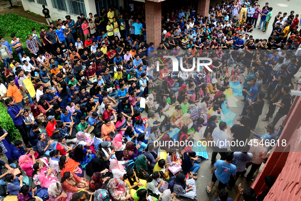 Students of Bangladesh University of Engineering and Technology (Buet) today continued their protest for the fifth consecutive day to press...