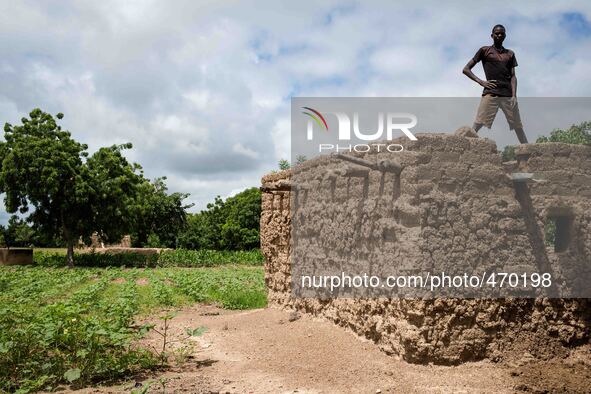 Glimpse of a house immersed in the green countryside around the city of Dano, where there are small villages
"The land of honest man". With...