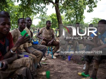 Afternoon snack of a group of workers, most of the fields are managed by different ngos who employ the population
"The land of honest man"....