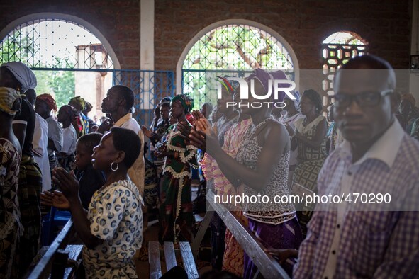 Christian worship in the city of Dano, the inhabitants are divided between Catholics and Muslims in a peaceful coexistence
"The land of hon...