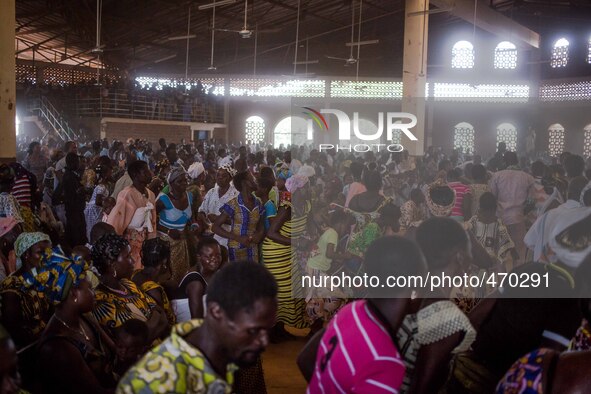 Christian worship in the city of Dano, the inhabitants are divided between Catholics and Muslims in a peaceful coexistence
"The land of hon...