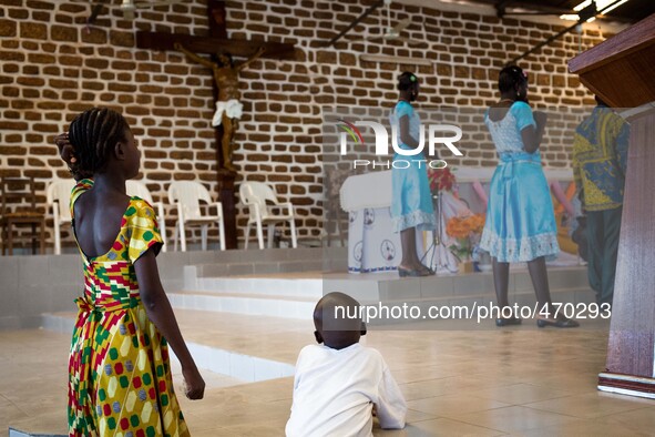 Christian worship in the city of Dano, the inhabitants are divided between Catholics and Muslims in a peaceful coexistence
"The land of hon...