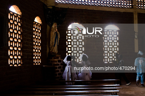 Christian worship in the city of Dano, the inhabitants are divided between Catholics and Muslims in a peaceful coexistence
"The land of hon...