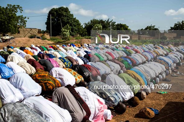 Muslim cult in the city of Dano, the inhabitants are divided between Catholics and Muslims in a peaceful coexistence
"The land of honest ma...