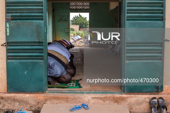 Muslim cult in the city of Dano, the inhabitants are divided between Catholics and Muslims in a peaceful coexistence
"The land of honest ma...