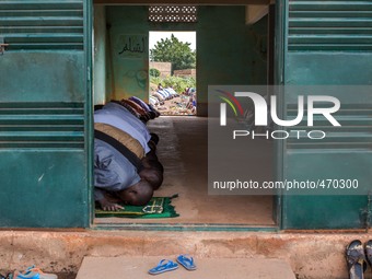 Muslim cult in the city of Dano, the inhabitants are divided between Catholics and Muslims in a peaceful coexistence
"The land of honest ma...