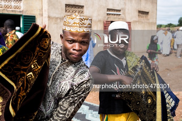 Muslim cult in the city of Dano, the inhabitants are divided between Catholics and Muslims in a peaceful coexistence
"The land of honest ma...