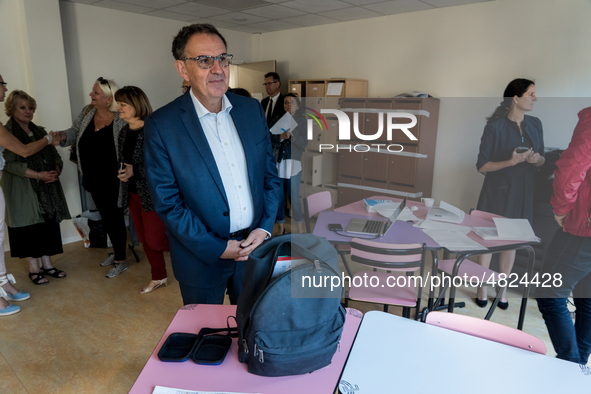 David Kimelfeld, President of the Lyon metropolitan area, visited Alain high school in Vénissieux and Jean Monnet high school in the 7th arr...