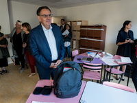 David Kimelfeld, President of the Lyon metropolitan area, visited Alain high school in Vénissieux and Jean Monnet high school in the 7th arr...