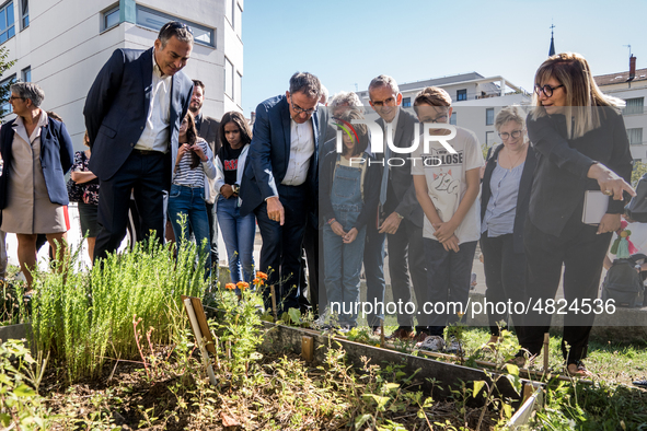 David Kimelfeld, President of the Lyon metropolitan area, visited Alain high school in Vénissieux and Jean Monnet high school in the 7th arr...