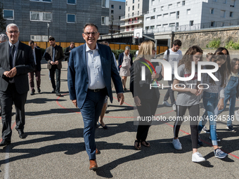 David Kimelfeld, President of the Lyon metropolitan area, visited Alain high school in Vénissieux and Jean Monnet high school in the 7th arr...