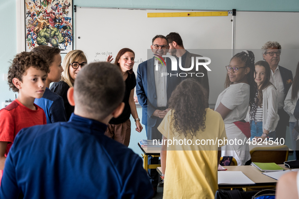 David Kimelfeld, President of the Lyon metropolitan area, visited Alain high school in Vénissieux and Jean Monnet high school in the 7th arr...