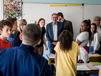 David Kimelfeld, President of the Lyon metropolitan area, visited Alain high school in Vénissieux and Jean Monnet high school in the 7th arr...