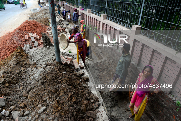 Bangladeshi men and women day laborer works in a road construction site in Dhaka, Bangladesh, on September 7, 2019. 