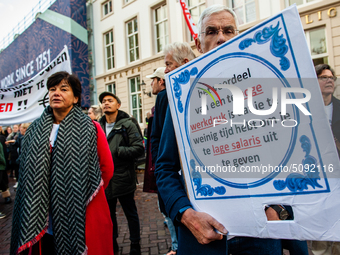 A man is seen holding a placard during the massive teachers demonstration that took place in The Hague, on November 6th, 2019. (