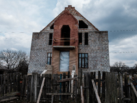 The Kovcheg protestant church who never been finish serve now as a shelter for the population of Krosnogorovka. On April 6 2015, we visit Kr...