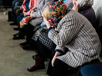 I saw severals old woman at the shelter, alone and often silently crying.
On April 6 2015, we visit Krasnogorovka. What we saw is the evide...