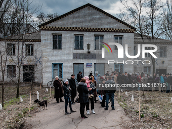 The community center of Krasnogorovka also serve as a shelter. On April 6 2015, we visit Krasnogorovka. What we saw is the evident beginning...