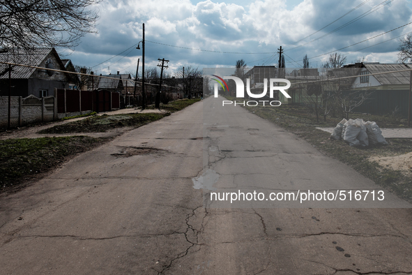 The streets of Krasnogorovka are empty. No matter the fact still around 8000 people still live in the city, the streets are empty. Before th...